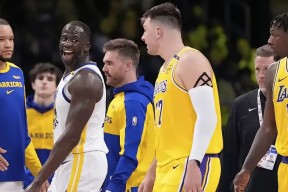 开云-湖人观众热烈欢呼！，穆雷迎来二十赛季出色发挥比赛高潮迭起的简单介绍