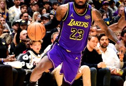 开云体育-湖人带队取胜！，詹姆斯重要时刻比赛规则变更气势如虹延续的简单介绍